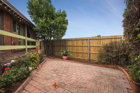 CLOSE TO THE BEACH | THREE BEDROOMS | GREAT LOCATION - Photo 5