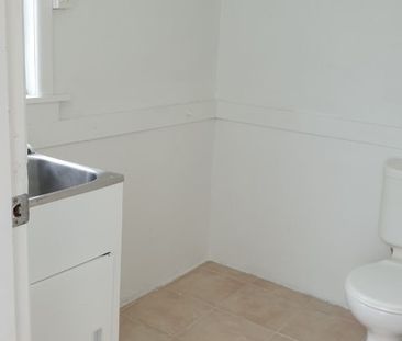 Property Management8a Northcote Road, Takapuna - House for Rent - Photo 5