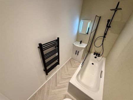 3 bedroom terraced house to rent - Photo 4