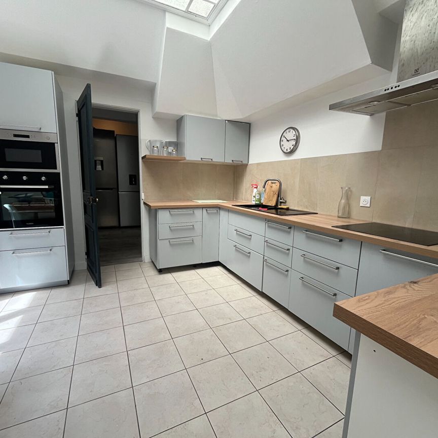 Location maison 9 pièces, 222.00m², Croix - Photo 1