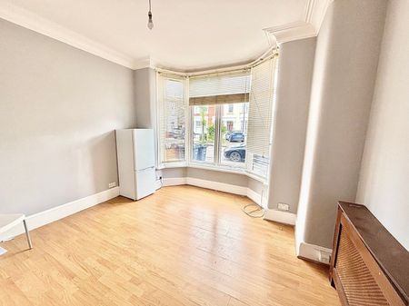 Addison Road, Wanstead, E11, London - Photo 4
