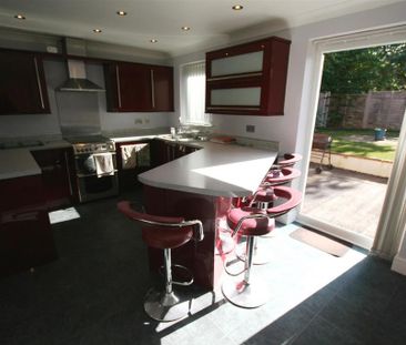3 bedroom detached house to rent - Photo 2