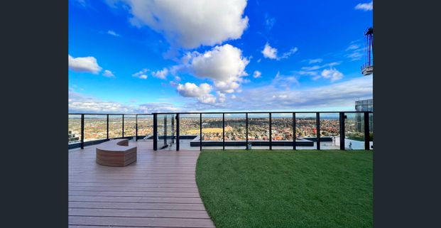 Contemporary Sky-Residence with Premium Views & Double Parking - Photo 1