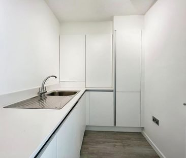 4 bedroom terraced house to rent - Photo 5
