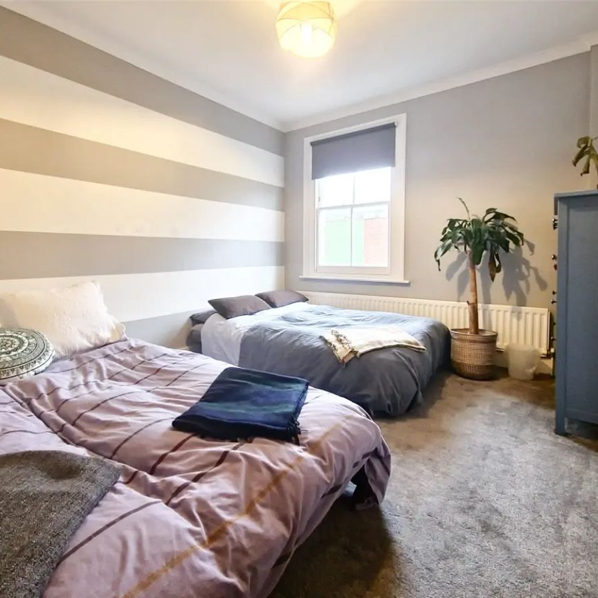 2 bedroom house in Kingston upon Thames - Photo 1