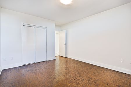 1 Bedroom South Facing - Photo 4