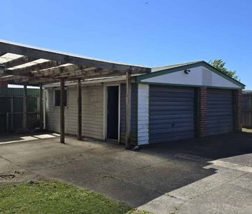 THREE BEDROOMS - HEATPUMP - PETS NEGOTIABLE - Photo 2