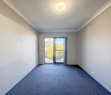 Impeccably presented comes this beautiful, easy to maintain and pri... - Photo 5
