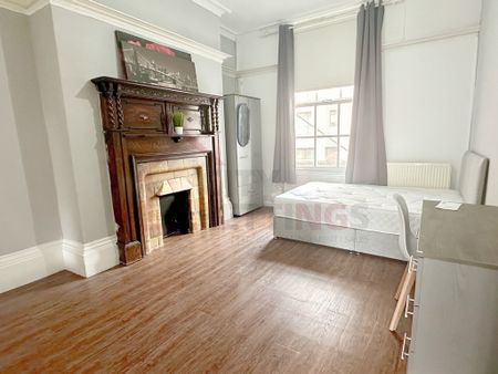 6 Bedroom Flat - Photo 3