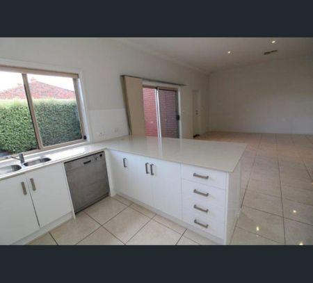 14 Mcgilp Avenue, Glengowrie, SA 5044 - Photo 4