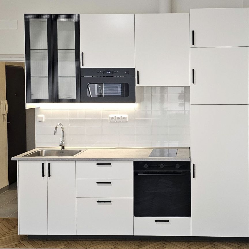 Pronájem bytu Garsoniéra • 28 m² bez realitkyHeřmanova, Praha - Holešovice - Photo 1