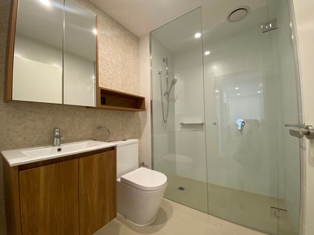 Brand NEW Spacious 2 Bedrooms 2 Bathroom With Study Room Apartment Available Short Stroll to Granville Train Station - Photo 5