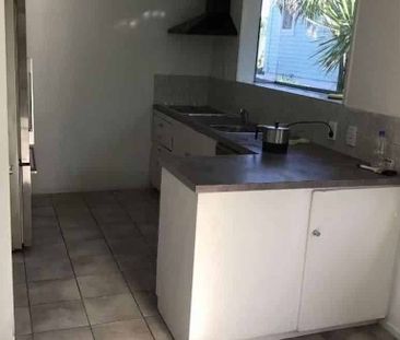 Spacious and versatile family home – full property - Photo 1