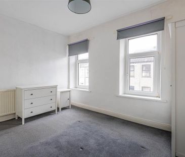 2 bedroom end of terrace house to rent - Photo 4