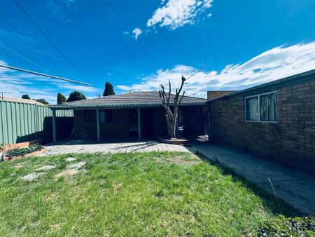 Spacious 4-Bedroom Family Home in a Quiet Court Location - Photo 2