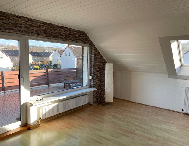 Helle 4,5-Zimmer Dachgeschosswohnung in Hameln mit Dachterrasse - Photo 1