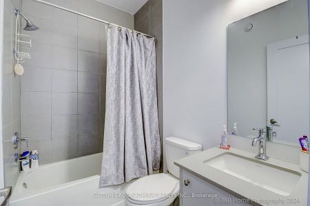 For Lease - 15 Andrew Knowles Lane, East Gwillimbury, Ontario - Photo 5