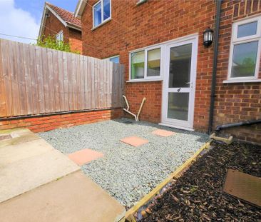 2 bedroom semi-detached house to rent - Photo 5