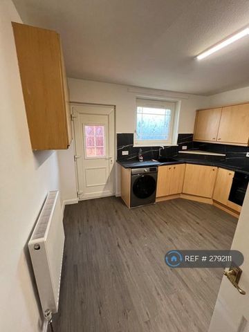 1 bedroom in a house share to rent - Photo 2