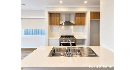 Modern Family Living in Tarneit - Photo 4