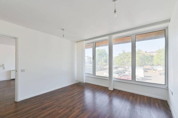 3 bedroom flat to rent - Photo 1