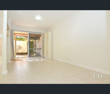 2/111 Winthrop Avenue, Nedlands, WA 6009 - Photo 1