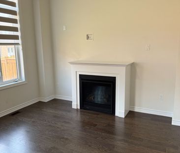 For Lease - 166 Auckland Drive, Whitby, Ontario - Photo 4