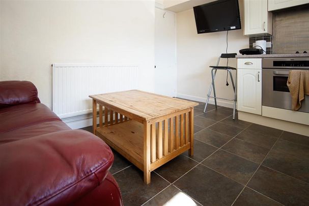 3 bedroom flat to rent - Photo 1