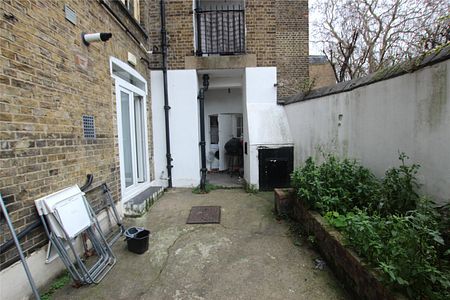 Three Double Bedroom Flat- Private Garden - Photo 2