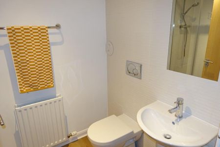 Room in a Shared Flat, Hawkhill Close, EH7 - Photo 3
