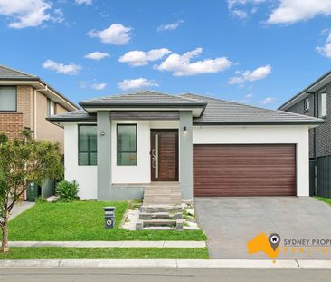 Beautiful Big House in Leppington, Opposite to the Amity College. - Photo 2