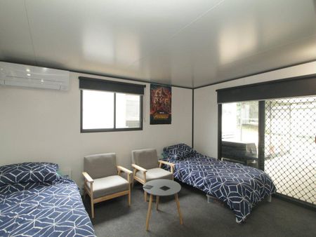 3-BEDROOM CABIN IN NICHOLSON RIVER HOLIDAY PARK - Photo 2