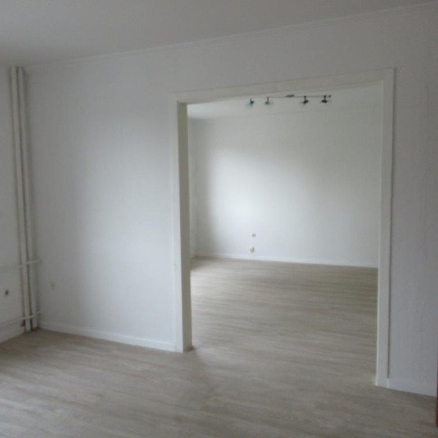 2-ZW mit Balkon am Ziegelteich 35 in Kiel zu vermieten! OTTO STÖBEN GmbH - Photo 1