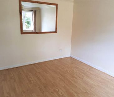 Holly Drive, Aylesbury - Photo 2