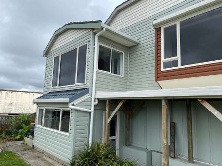 MAGNIFICENT VIEWS THREE BEDROOMS PLUS EXTRA ROOM DOWNSTAIRS - Photo 2