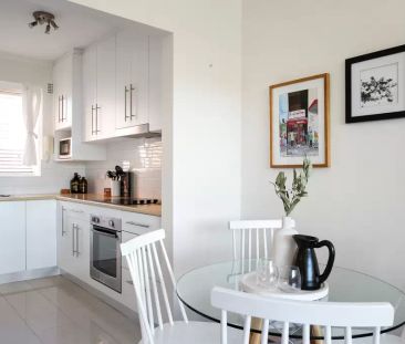 Stylish & modern two bedroom apartment - Photo 5