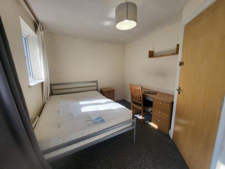 4 bedroom townhouse to rent - Photo 4