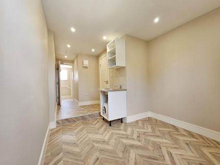 1 bedroom in a house share to rent - Photo 3