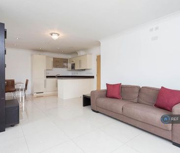 2 bedroom flat to rent - Photo 2