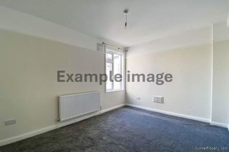 2 bedroom property to rent in Sutton - Photo 3