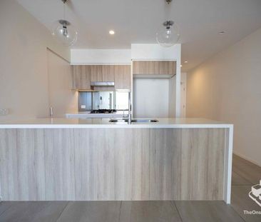 Waterfront Luxury Living at Anchorage, Hope Island - Photo 3