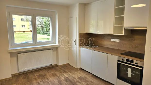 Slunný byt 2+1 po rekonstrukci s nízkými náklady - Sokolovská, Beroun - Photo 1