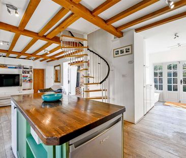 Idyllic period cottage in coveted village setting - Photo 3