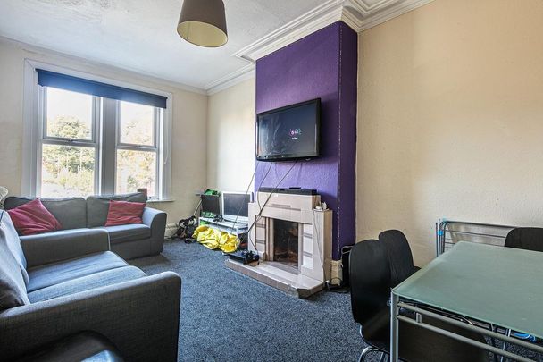 4 bedroom flat to rent - Photo 1