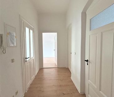 Großzügig geschnittene 2-Zimmer-Wohnung mit Einbauküche - Photo 3