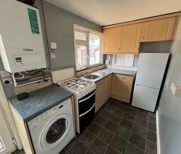 Chelmsford Drive, Upminster, RM14 - Photo 6