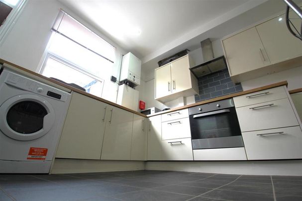 4 bedroom terraced house to rent - Photo 1