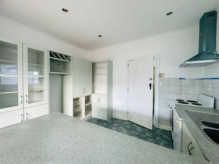 3-Bedroom Home in Mt Albert Road with Carport - Photo 3