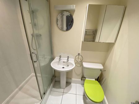 2 bedroom maisonette to rent - Photo 5