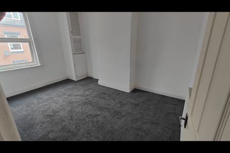 2 Bed End Terrace, Recreation Mount, LS11 - Photo 5